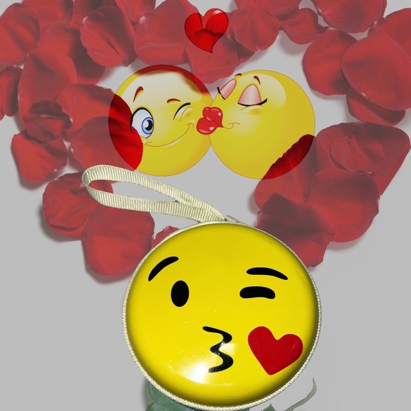 Accessories - 27. Kissing Face change purse